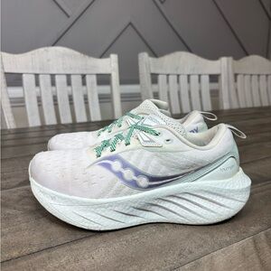 Saucony Triumph 22 Women’s Size 6